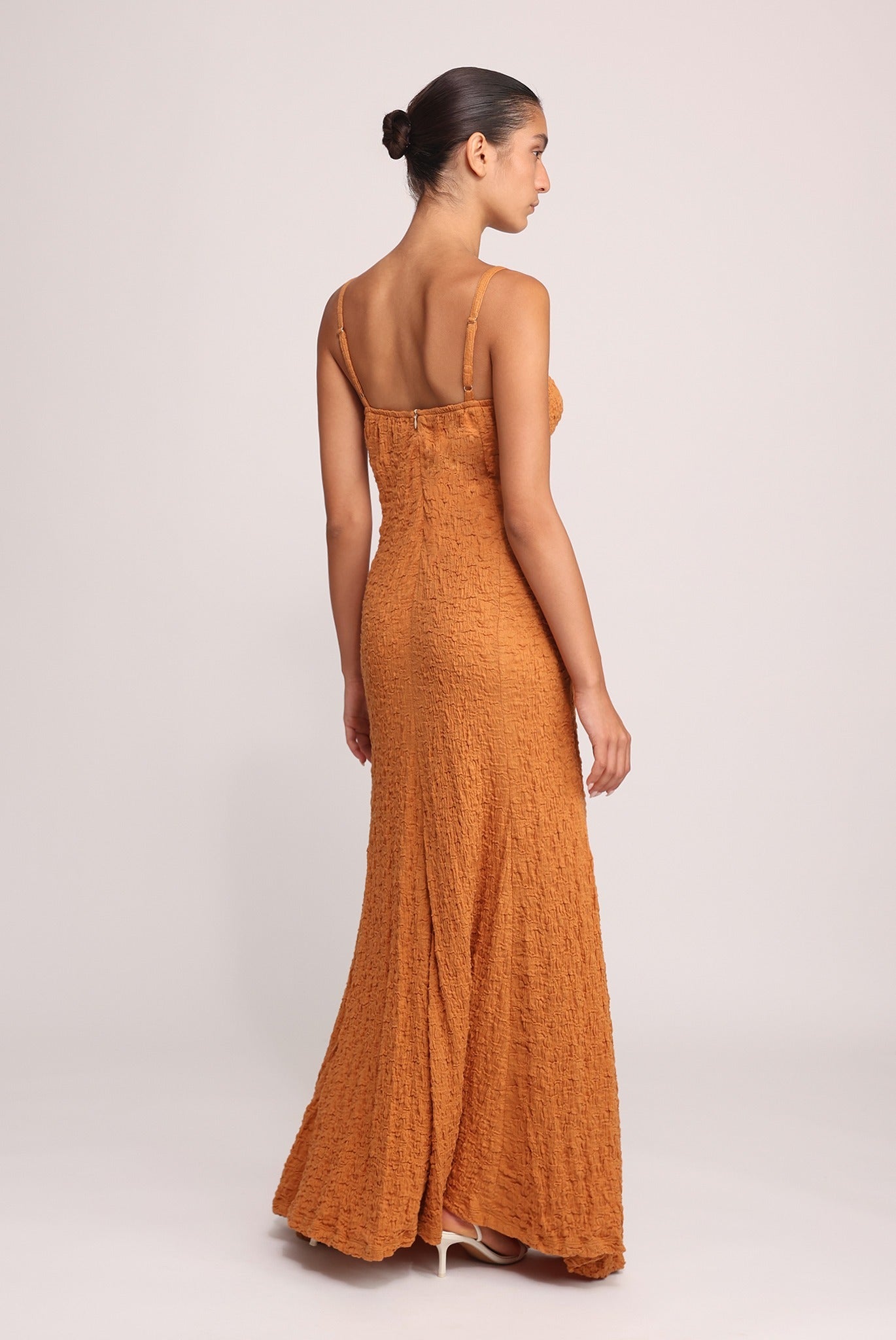 SABINA MUSAYEV - crinkled_knit_rust_summer_25