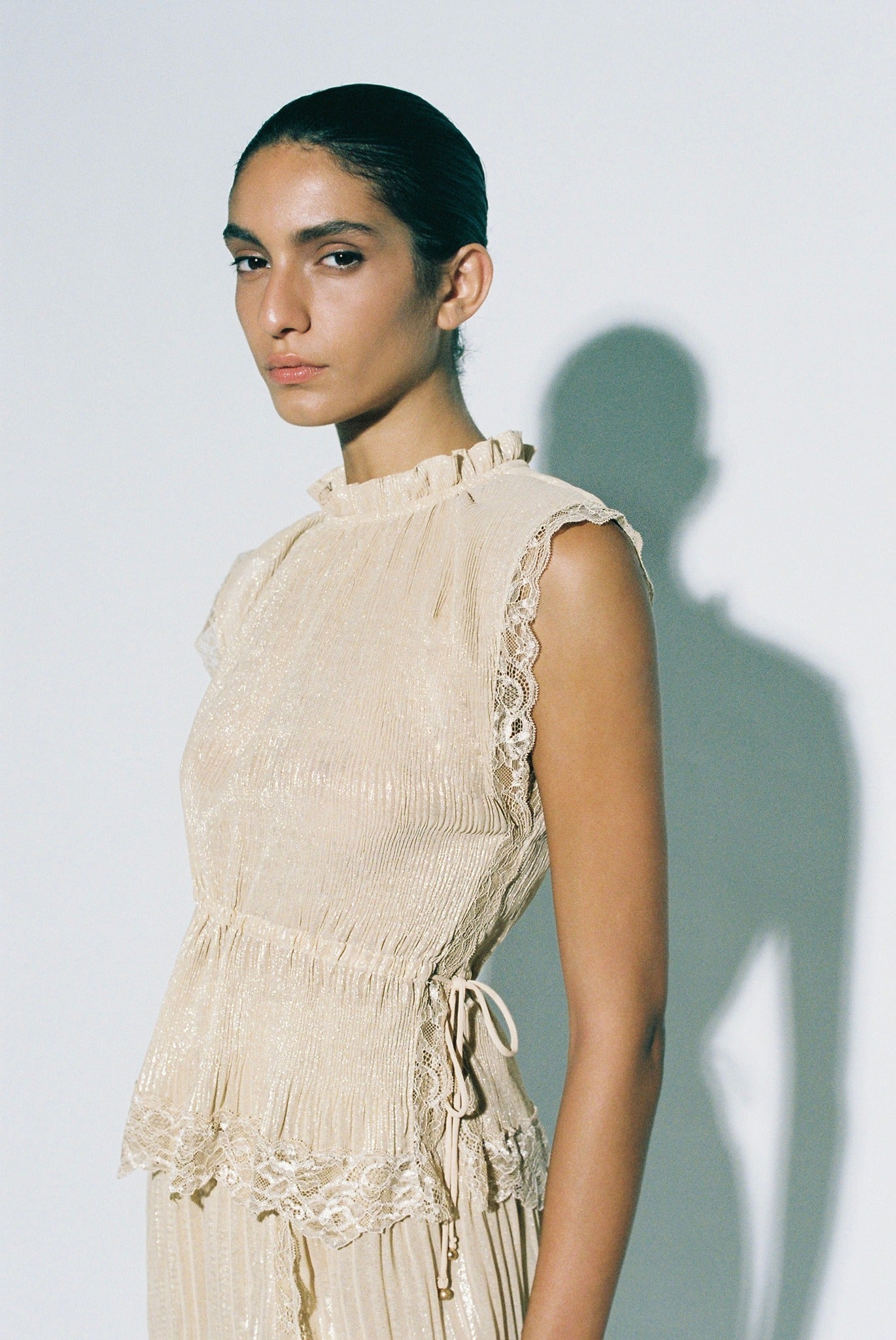 SABINA MUSAYEV - pleated_chiffon_w_foil_golden_blonde_pre_fall_25_26