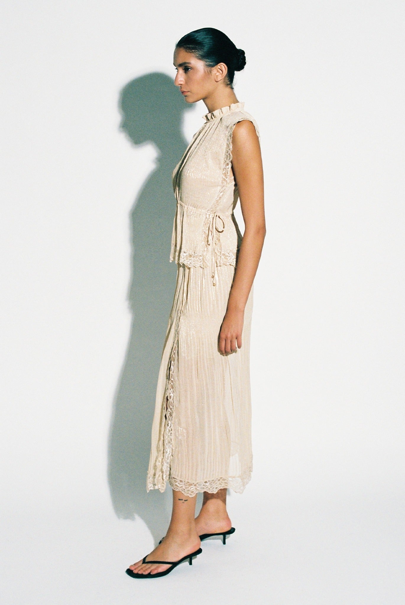 SABINA MUSAYEV - pleated_chiffon_w_foil_golden_blonde_pre_fall_25_26