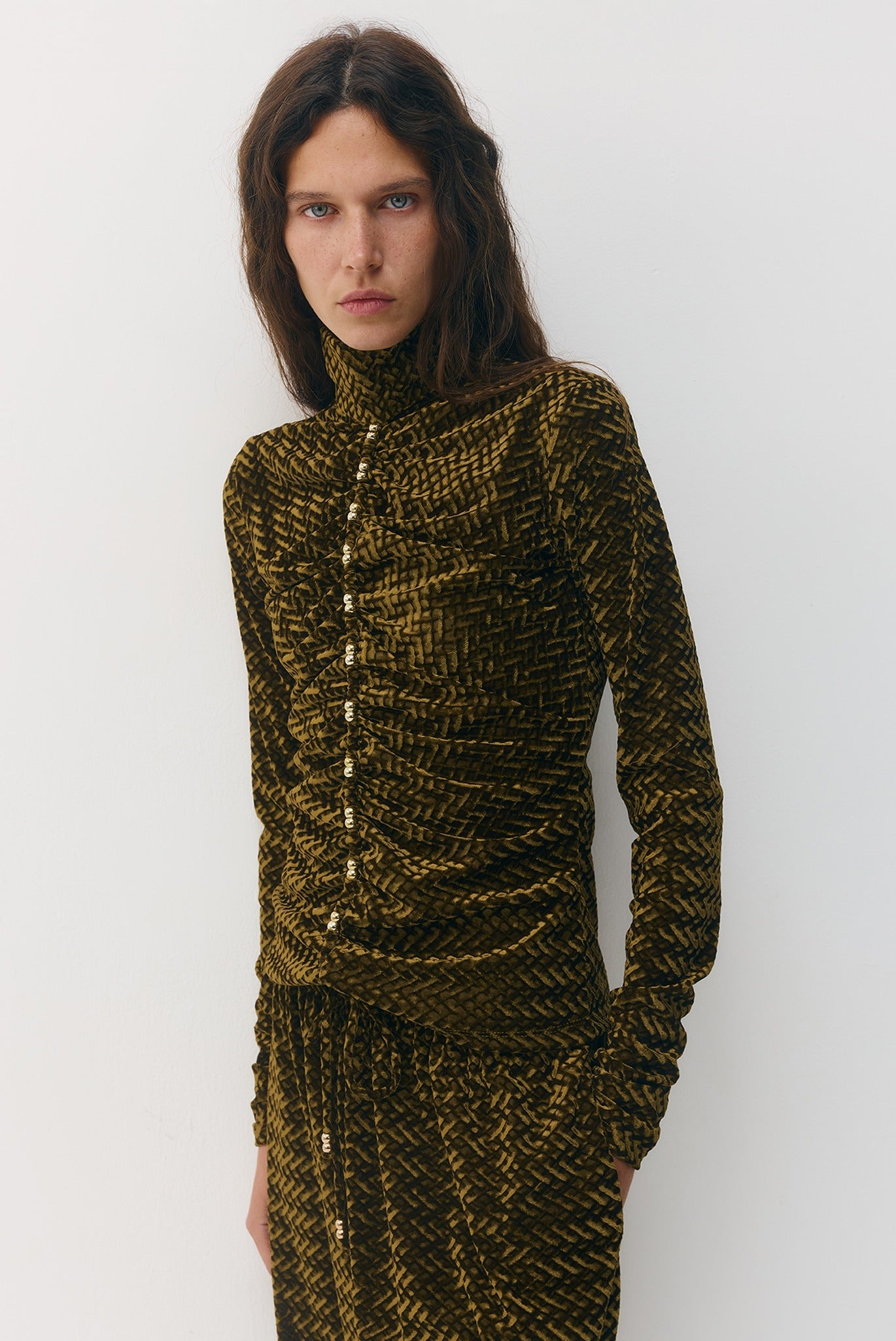 SABINA MUSAYEV - embossed_velvet_olive_fw_26_27